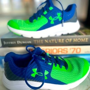 Under Armour youth boys 3.5 sneakers